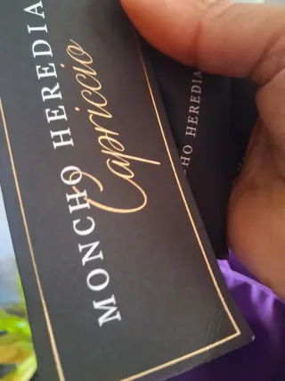 Vestido de fiesta morado con volantes