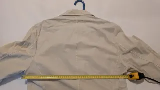 Americana beige de lino sin estrenar, con etiqueta