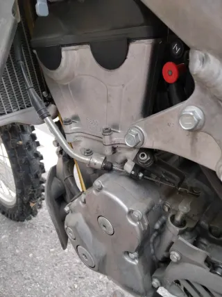 Suzuki RM-Z 450 Cross - Parada por Lesión