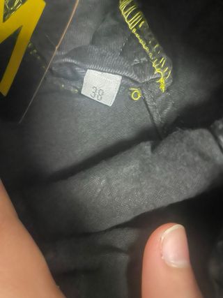 Bermudas Morattos Negras con Detalles Dorados