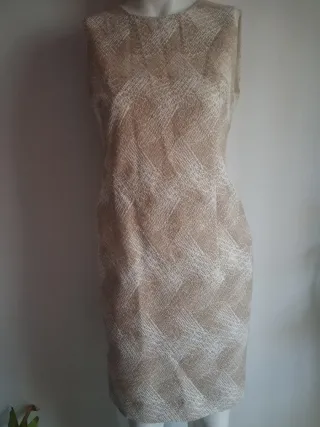 Vestido de fiesta beige y blanco