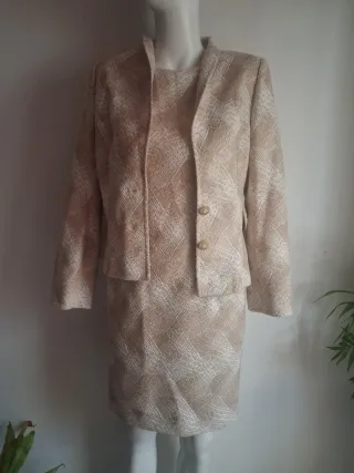 Vestido de fiesta beige y blanco