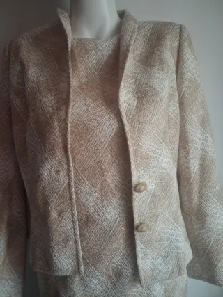 Vestido de fiesta beige y blanco