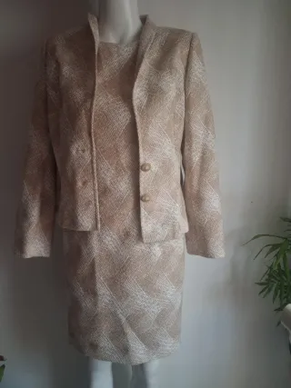 Vestido de fiesta beige y blanco