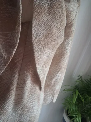 Vestido de fiesta beige y blanco