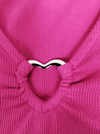 Camiseta Only fucsia con corazón