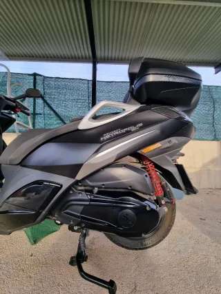 Maxi-scooter Peugeot Metropolis 400 SW Negra