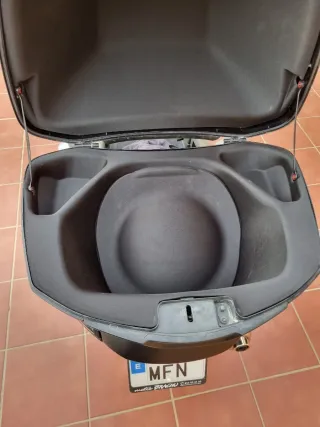 Maxi-scooter Peugeot Metropolis 400 SW Negra