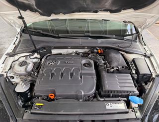 VW GOLF ADVANCE 1.6TDi 105CV MANUAL BlueMotion