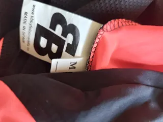 Camiseta pádel BB Negra y fucsia