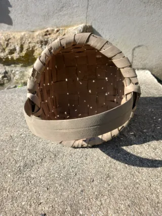 Cesta de mimbre artesanal