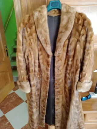 Abrigo de piel marrón