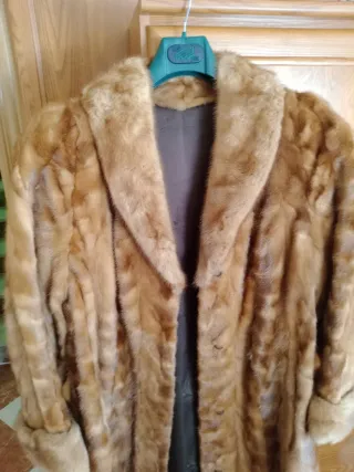 Abrigo de piel marrón