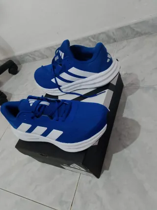 Zapatillas Adidas Azul y Blanco