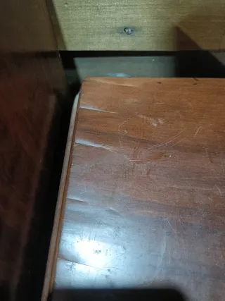 Máquina de coser Singer antigua con mueble