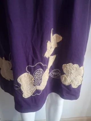 Vestido morado invierno bordado