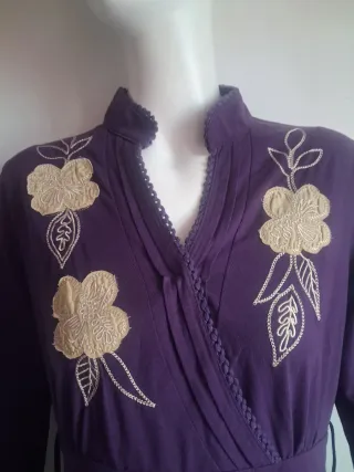 Vestido morado invierno bordado