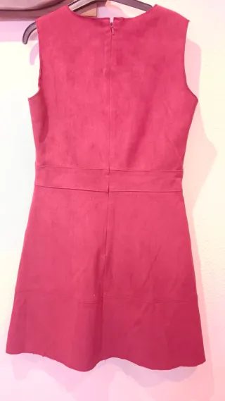 Vestido de antelina rojo sin mangas