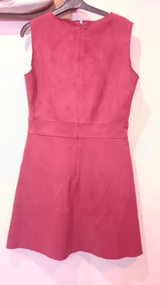 Vestido de antelina rojo sin mangas
