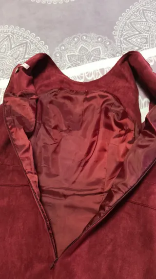 Vestido de antelina rojo sin mangas
