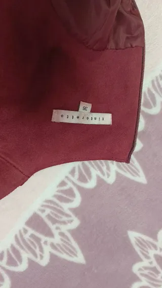 Vestido de antelina rojo sin mangas