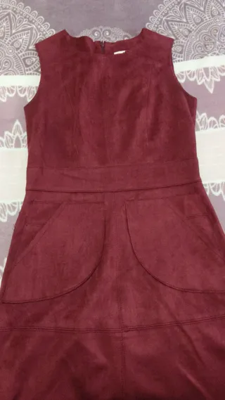 Vestido de antelina rojo sin mangas