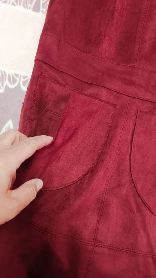 Vestido de antelina rojo sin mangas