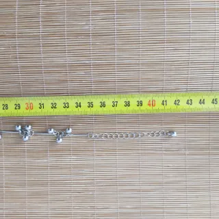 Gargantilla plateada.