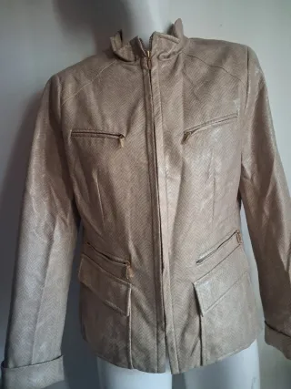 Chaqueta efecto piel beige