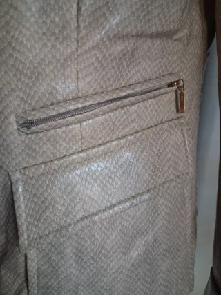 Chaqueta efecto piel beige