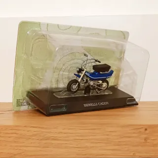 Moto Miniatura Benelli Caddy 1:18 - Colección