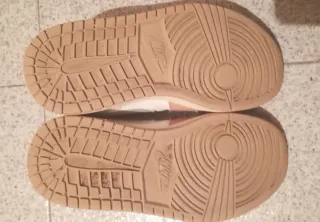 Zapatillas Jordan Beige y Rosa