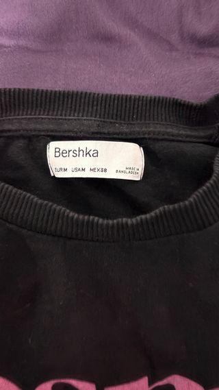 Camiseta Negra con Diseño Anime Rosa