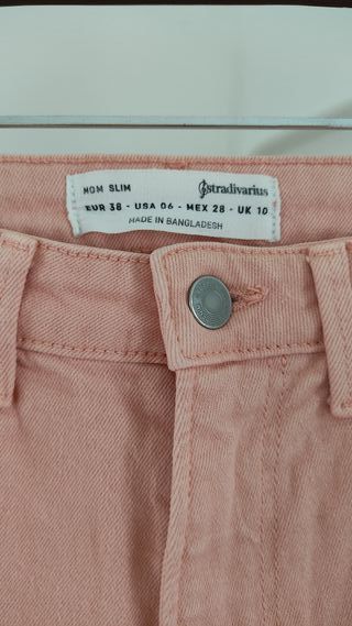 Pantalón vaquero rosa Stradivarius