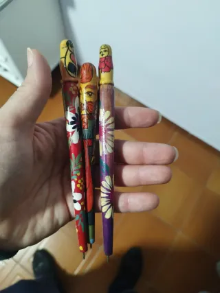 Penne in legno dipinte a mano