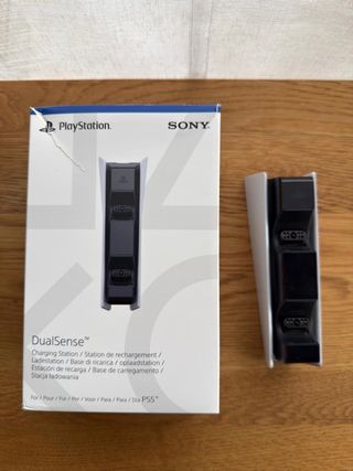 Cargador original mandos PS5 con caja