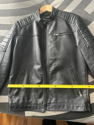 Chaqueta de cuero negra