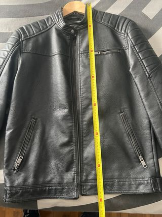 Chaqueta de cuero negra