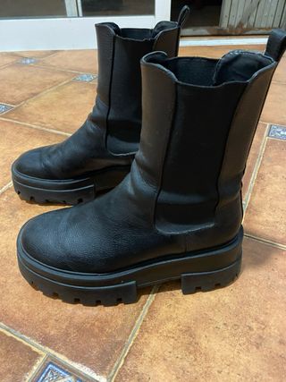 Botas de piel negras con suela de Goma