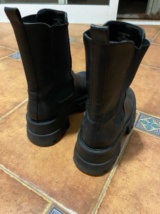Botas de piel negras con suela de Goma