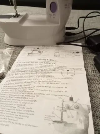 Máquina de coser Mini ideal para pequeños arreglos