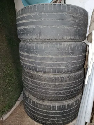 Neumáticos de coche (4 unidades)