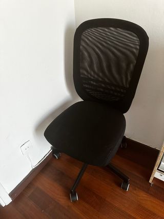 Silla de oficina ergonómica negra