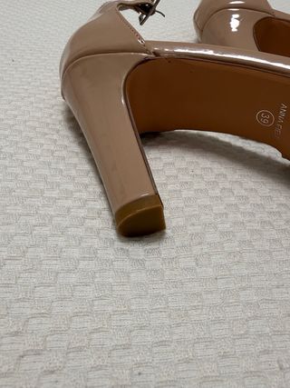 Zapatos de tacón nude
