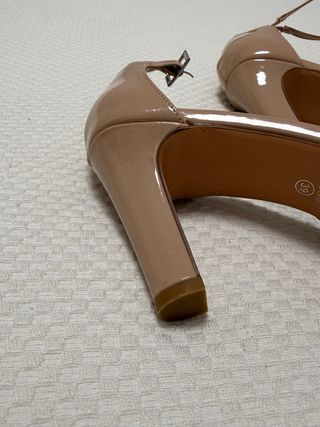 Zapatos de tacón nude