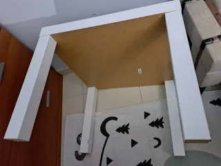 Mesa Ikea Lack verde y blanca