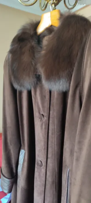 Abrigo de piel marrón