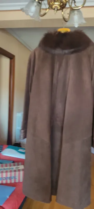 Abrigo de piel marrón