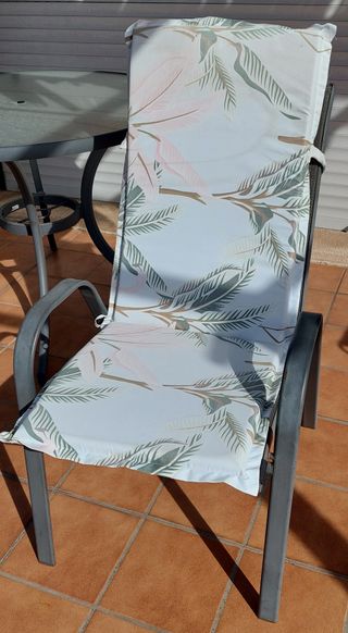 Mesa de jardín de metal y cristal