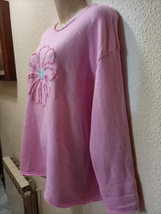 Sudadera rosa con flor